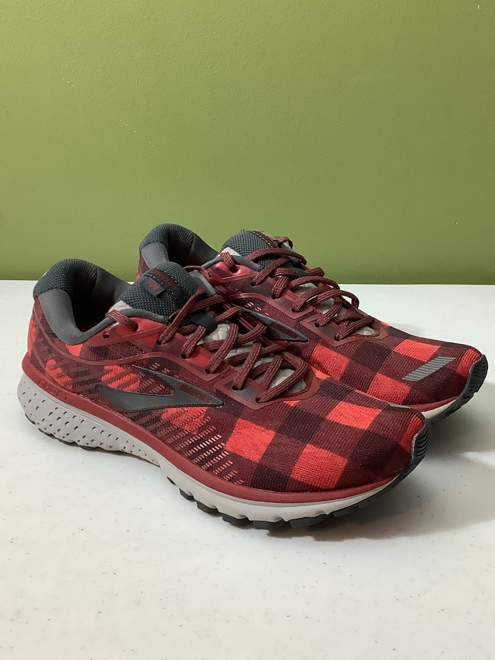 Brooks Ghost 12 red buffalo check shoes, size 8